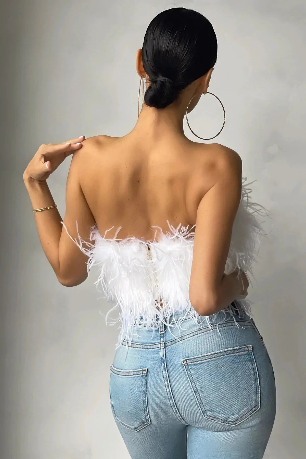 Katrine Feather Top | Stylisches Feder-Crop-Top ist ein Top-Trend in diesem Jahr