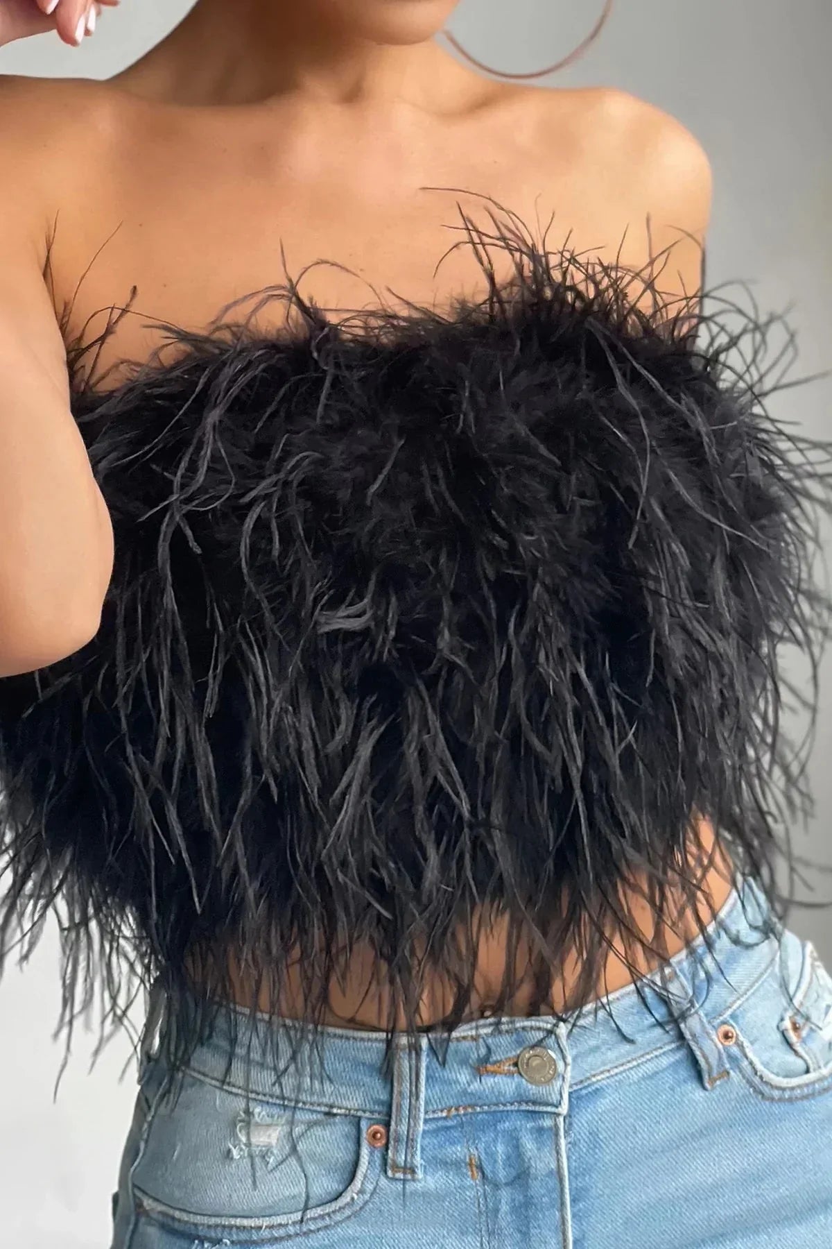 Katrine Feather Top | Stylisches Feder-Crop-Top ist ein Top-Trend in diesem Jahr