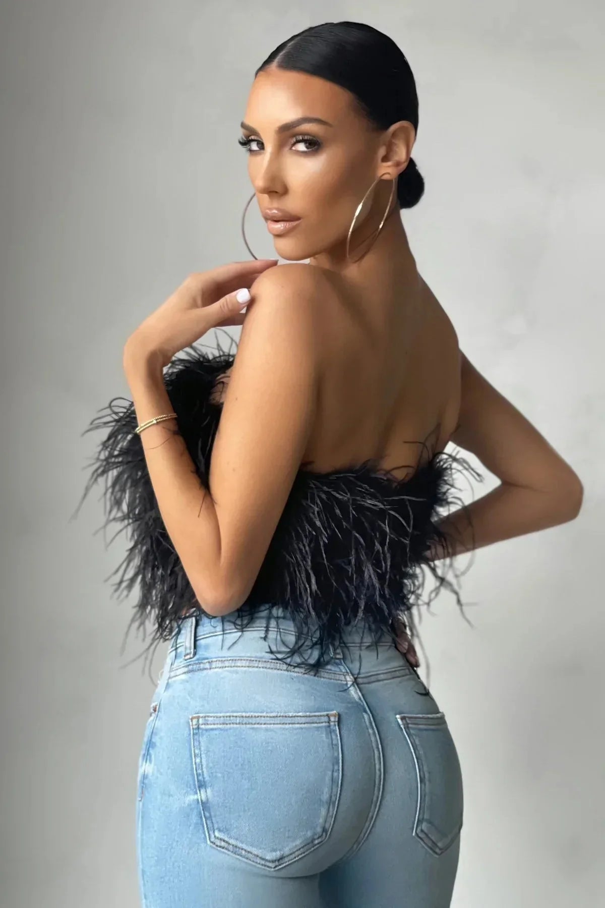 Katrine Feather Top | Stylisches Feder-Crop-Top ist ein Top-Trend in diesem Jahr