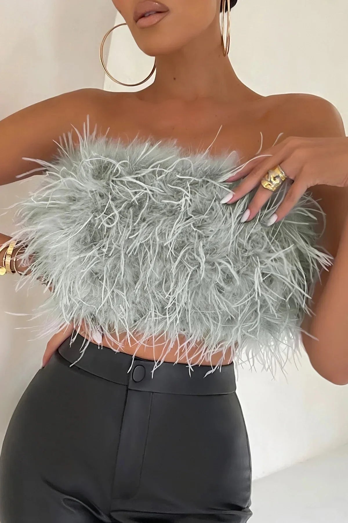 Katrine Feather Top | Stylisches Feder-Crop-Top ist ein Top-Trend in diesem Jahr