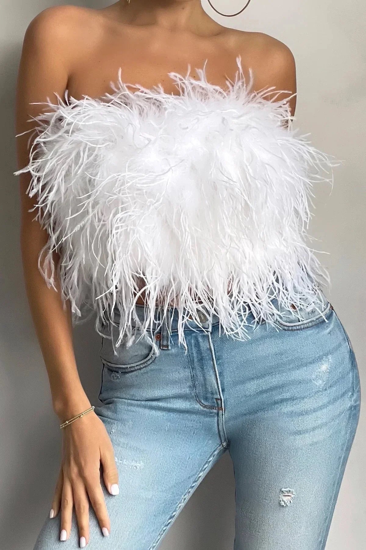 Katrine Feather Top | Stylisches Feder-Crop-Top ist ein Top-Trend in diesem Jahr