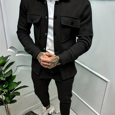 Kevin | Umfassen Sie Raffinesse mit dem zweiteiligen Herren-Ensemble aus Baumwollmix