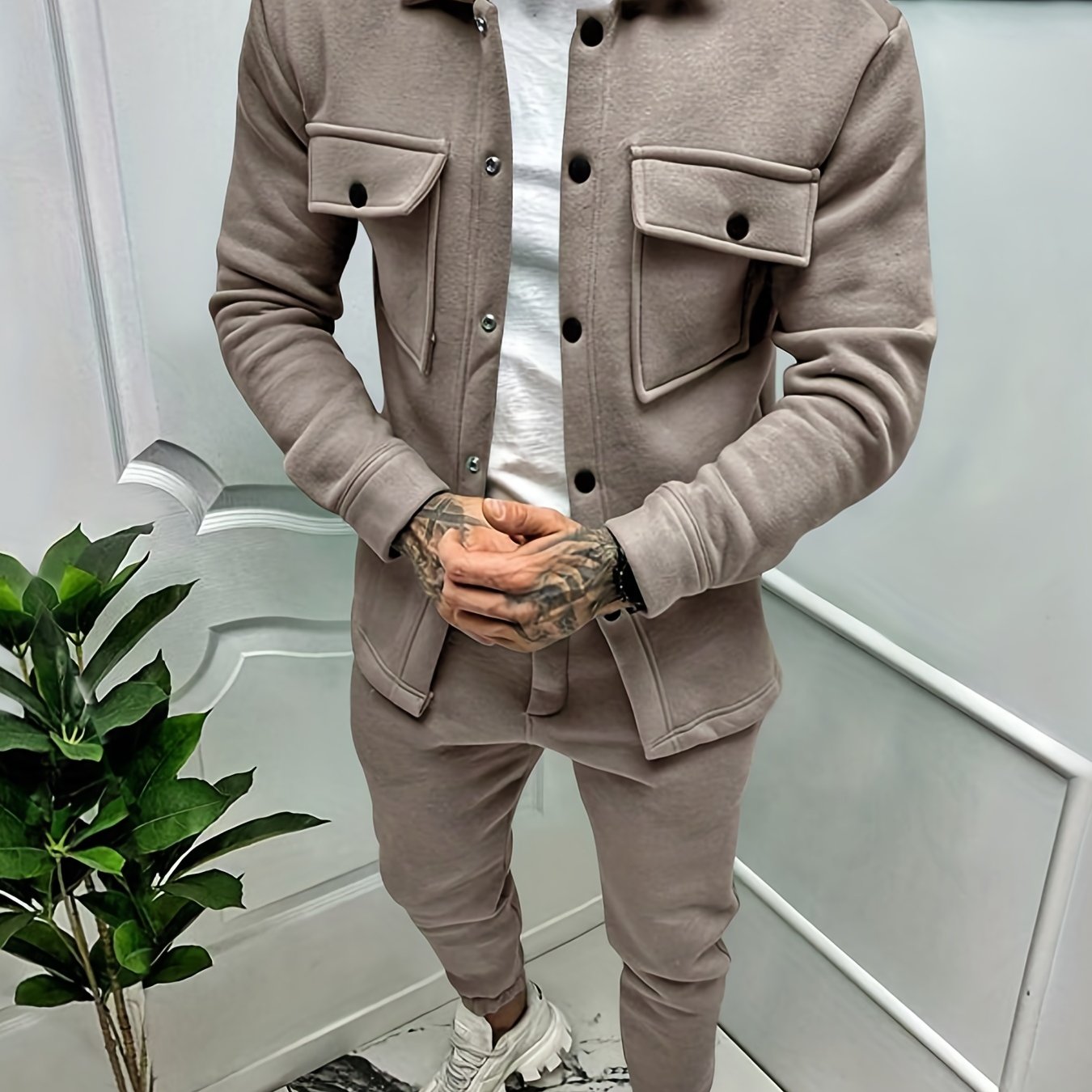 Kevin | Umfassen Sie Raffinesse mit dem zweiteiligen Herren-Ensemble aus Baumwollmix