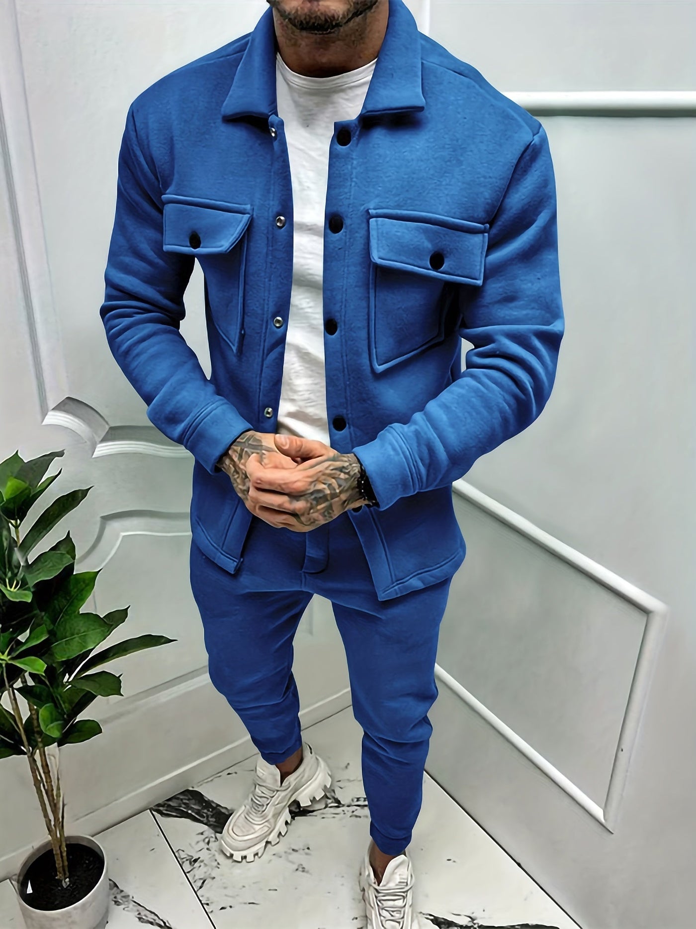 Kevin | Umfassen Sie Raffinesse mit dem zweiteiligen Herren-Ensemble aus Baumwollmix