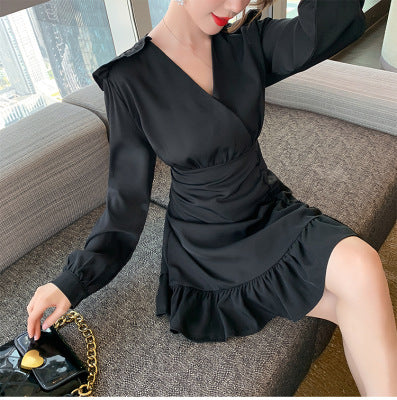 Leila® | Kleid mit V-Ausschnitt und taillierter Taille