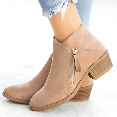 Mila | Raffinesse erleben, Die bezaubernden Wildlederstiefel von Mila, zeitlose Mode für elegante Schritte