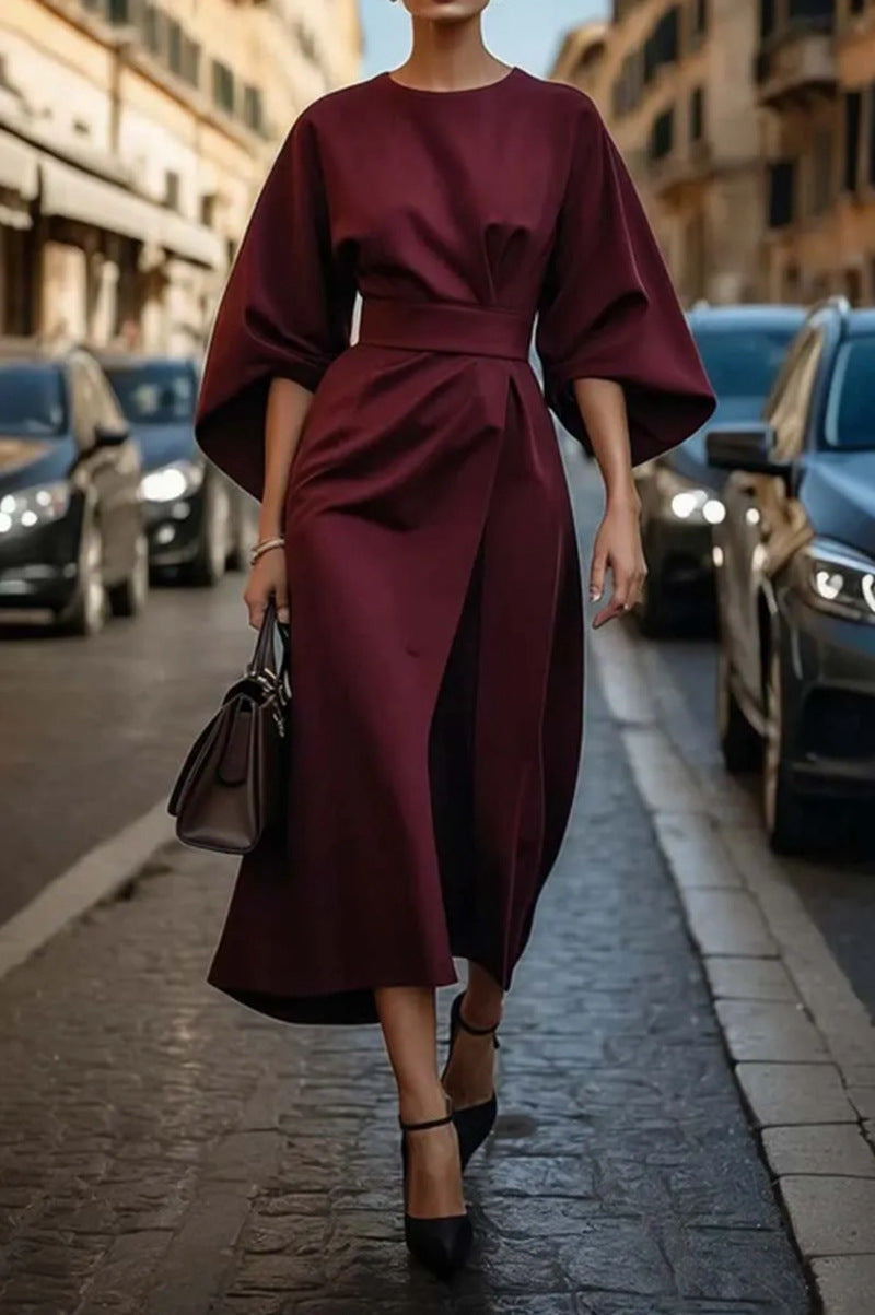 Rae® | Elegantes Kleid mit sublimiertem Silhouette-Gürtel