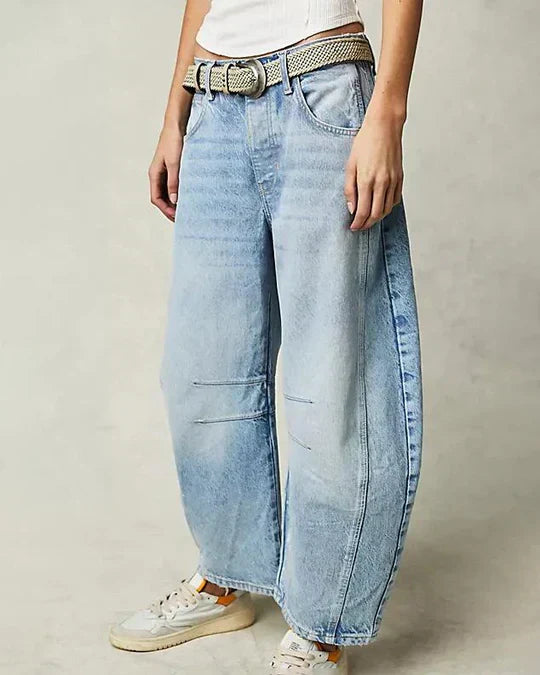 Damenhose mit weitem Bein und mittlerer Leibhöhe