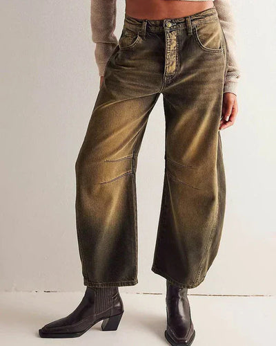 Damenhose mit weitem Bein und mittlerer Leibhöhe
