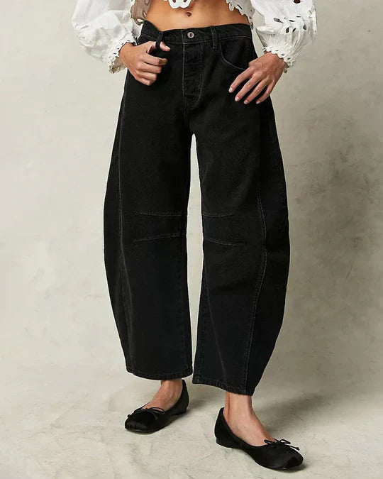 Damenhose mit weitem Bein und mittlerer Leibhöhe