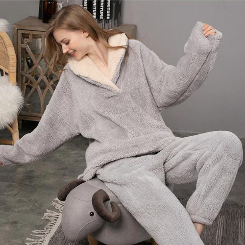 PlushNest | Damen Fleece-Pyjama-Set, Erleben Sie Gemütlichkeit pur!