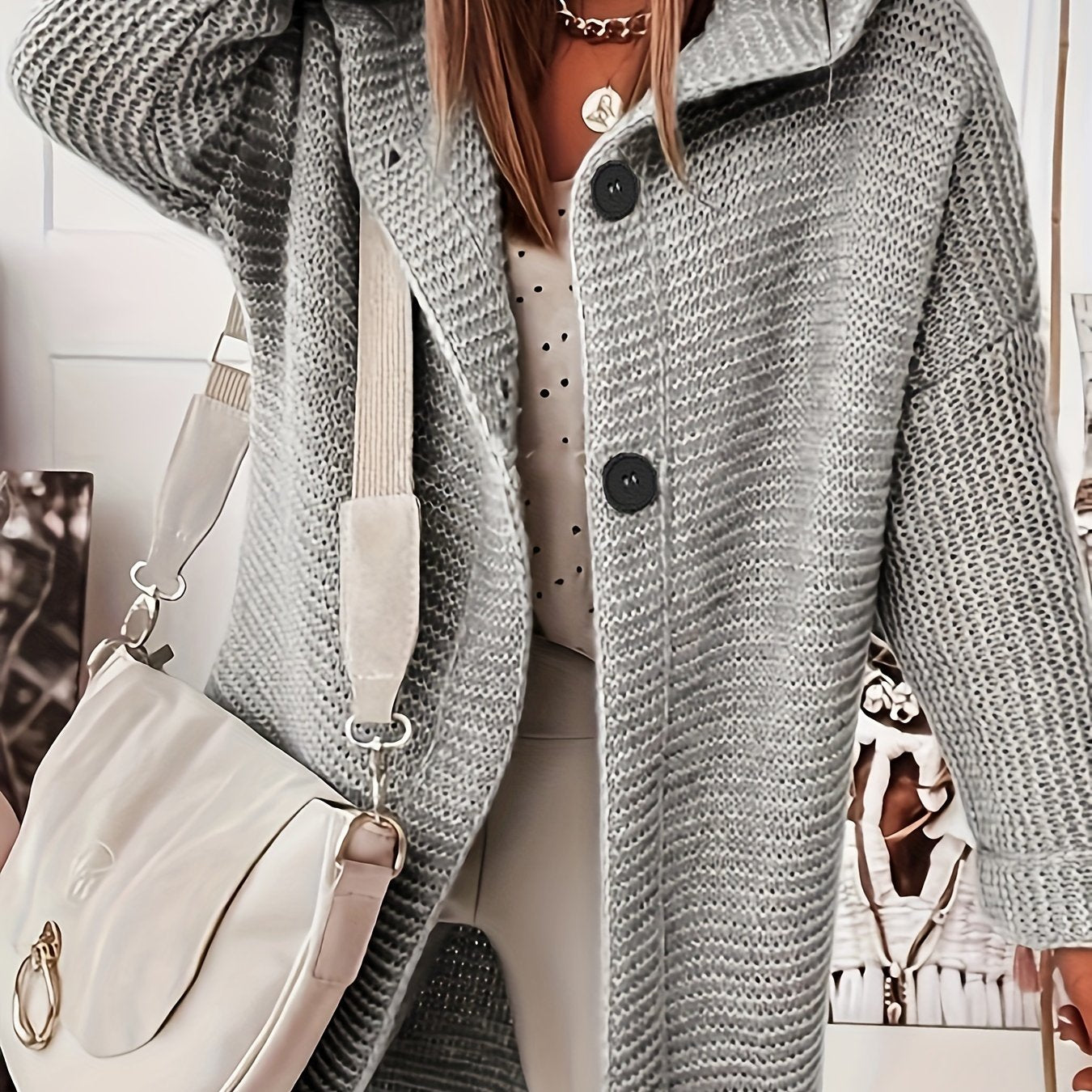 Saskia Elegance | Kurvenumspielende Strickjacke mit Kapuze für mühelosen Stil in großen Größen