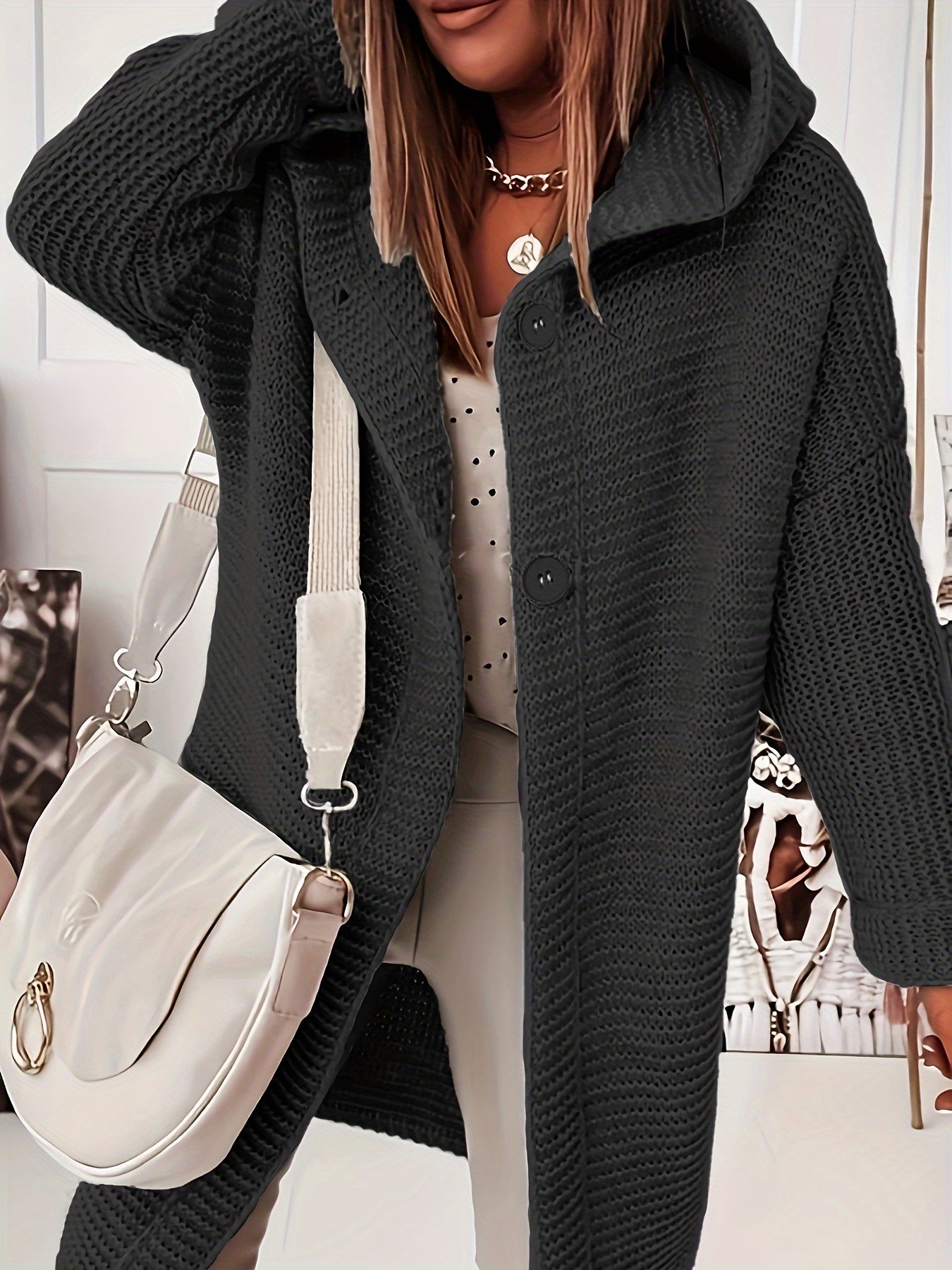 Saskia Elegance | Kurvenumspielende Strickjacke mit Kapuze für mühelosen Stil in großen Größen