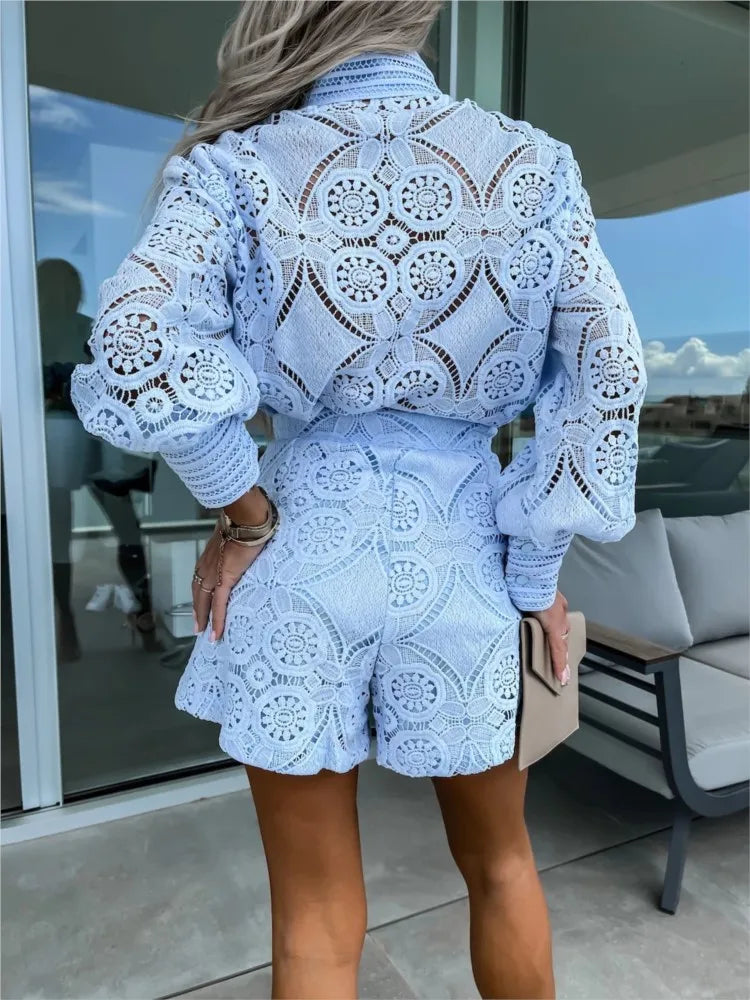 Zweiteiliges Set | Besticktes Oberteil & Shorts | Feminin & Elegant