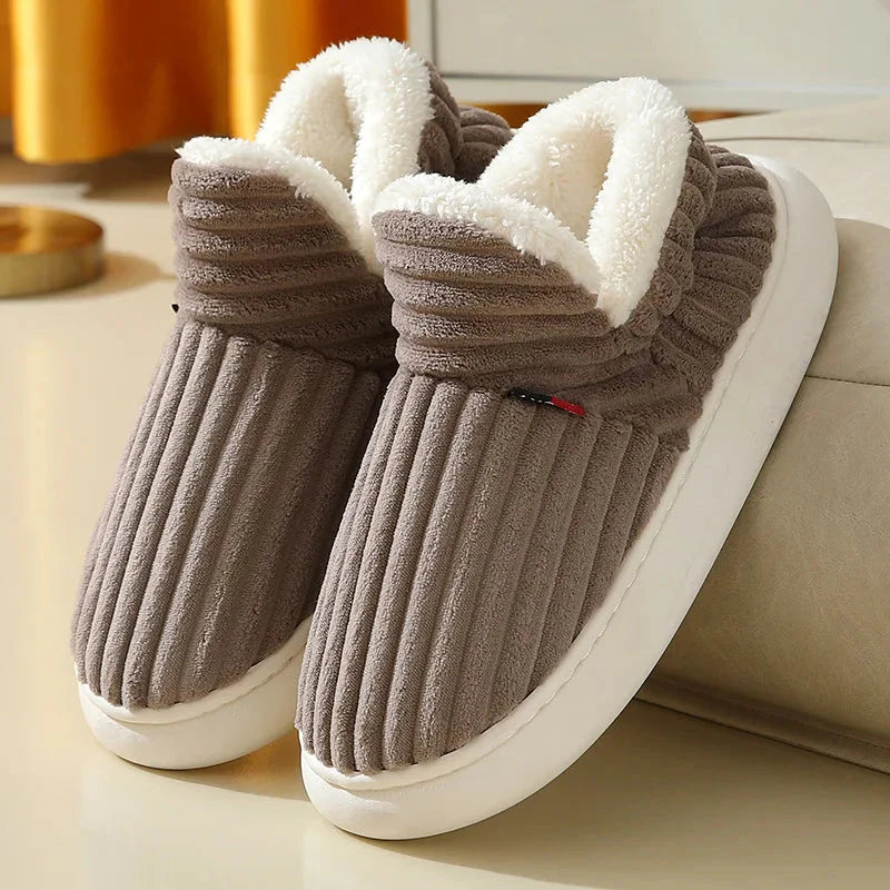 Snuggle Strides | Walk the Talk in unseren rutschfesten Baumwollschuhen - Ihr ultimativer High-Plush-Komfort