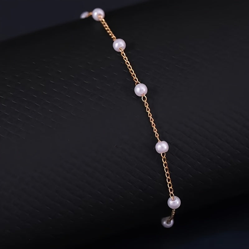 Weißes Perlen-Armband mit dünner Kette – Elegantes Schmuckstück für jeden Tag