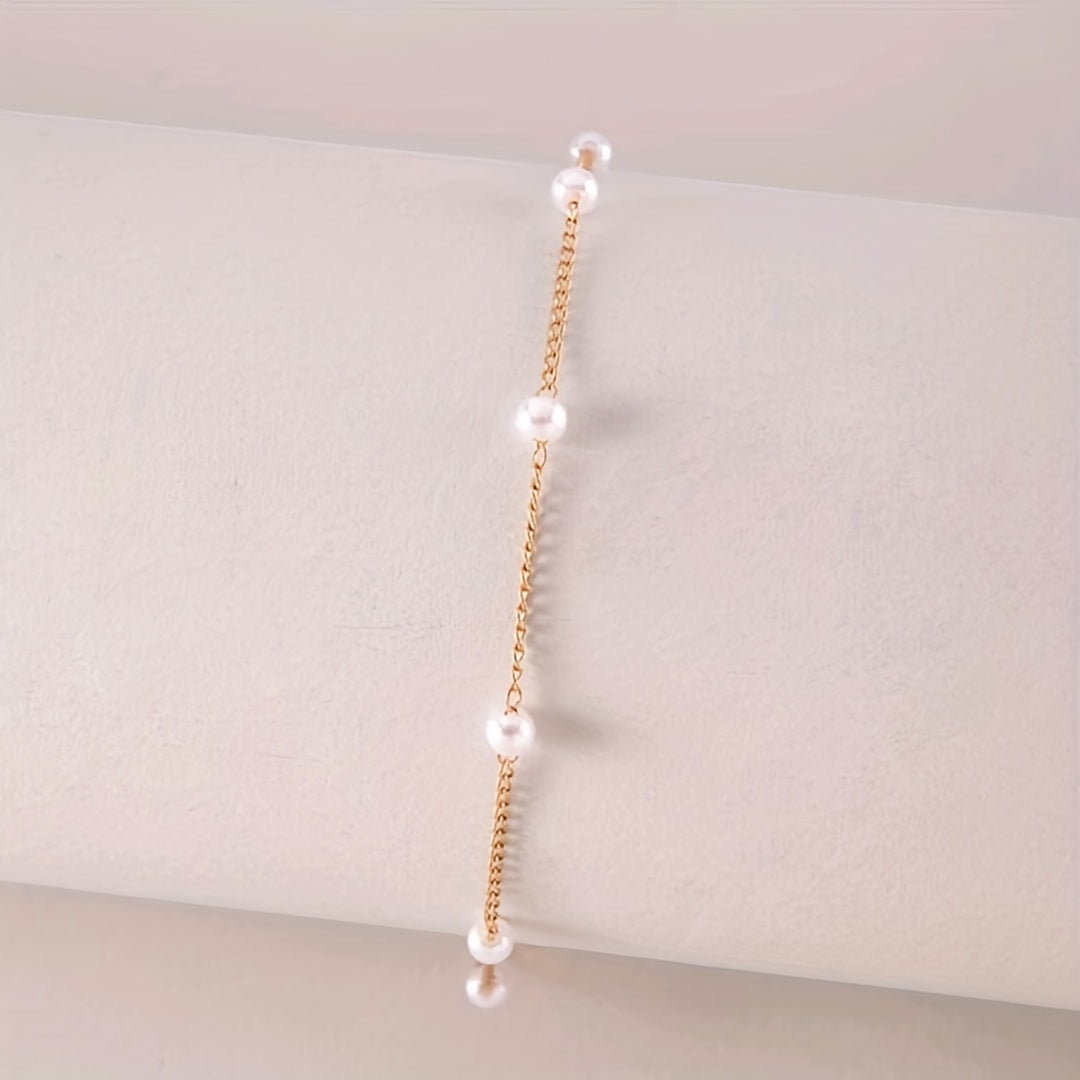 Weißes Perlen-Armband mit dünner Kette – Elegantes Schmuckstück für jeden Tag