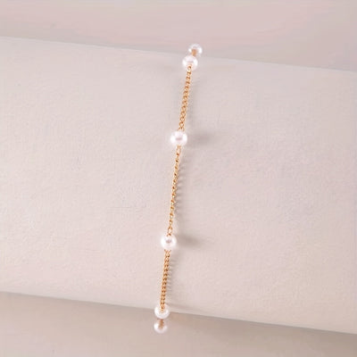 Weißes Perlen-Armband mit dünner Kette – Elegantes Schmuckstück für jeden Tag